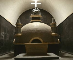 Tour Lampa visita la piedad.